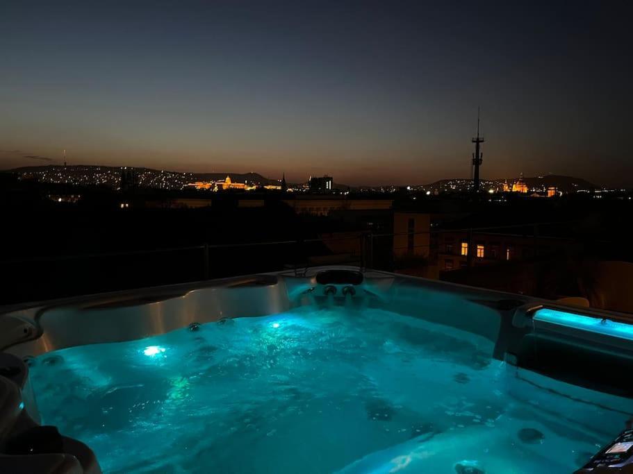 Spacious With Shared Jacuzzi/private Terrace Budapest