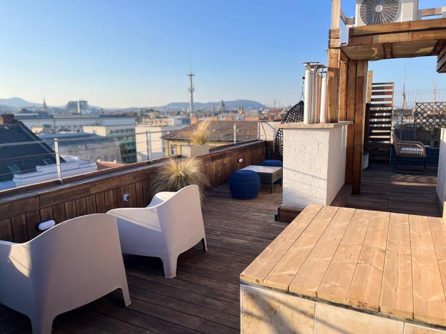 Spacious With Shared Jacuzzi/private Terrace Apartment