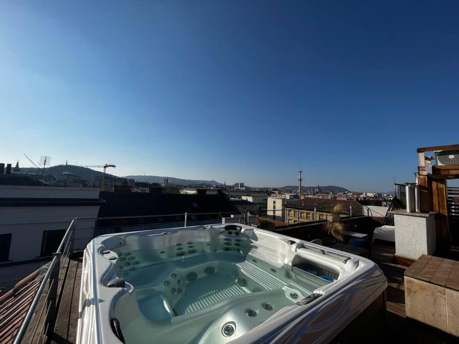 Spacious With Shared Jacuzzi/private Terrace *