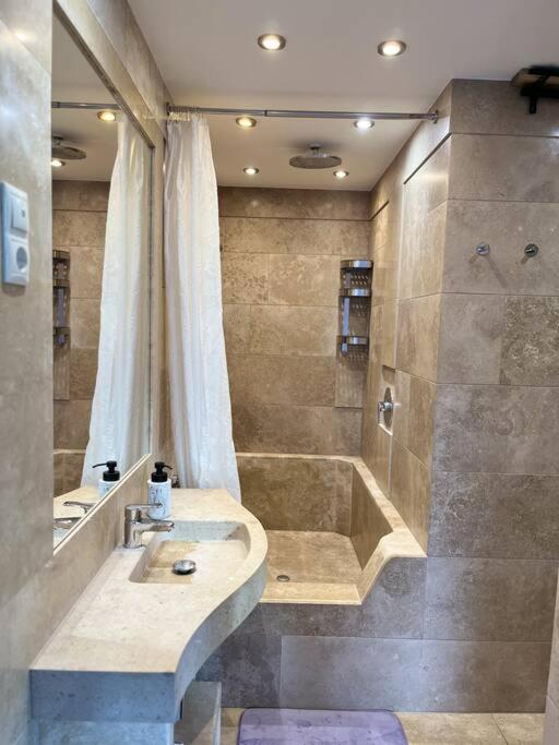 Spacious With Shared Jacuzzi/private Terrace * Budapest
